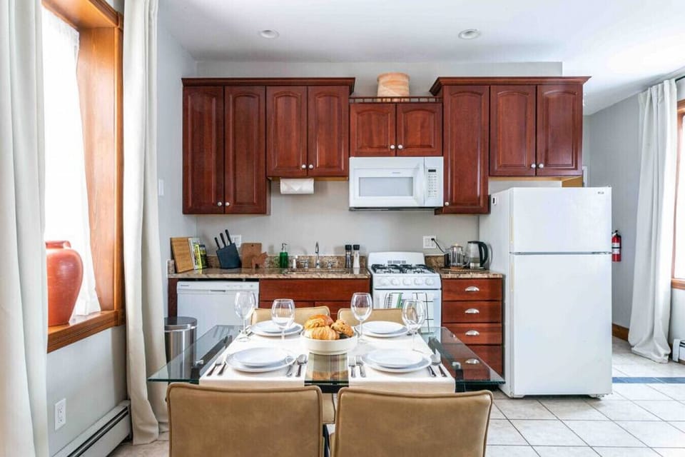 Downtown New Haven Vacation Rental Near Yale – Enjoy a fully equipped kitchen with cookware, coffee essentials, and dining for four, making your stay both convenient and comfortable.