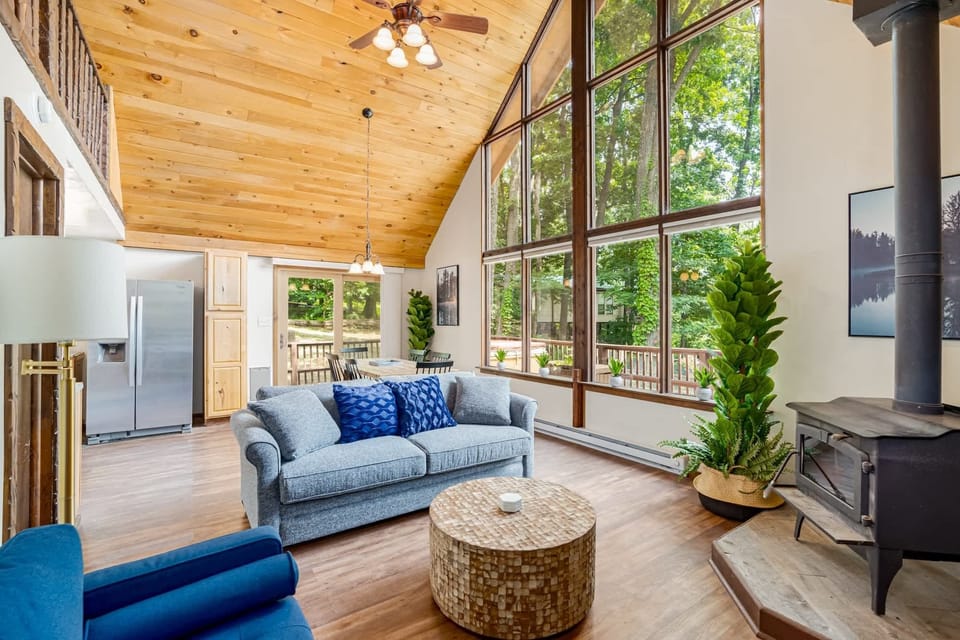 Spacious room with plenty of light