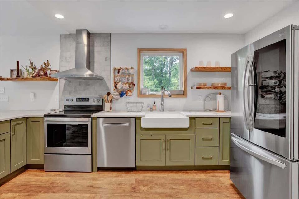 Modern kitchen with all the homie touches