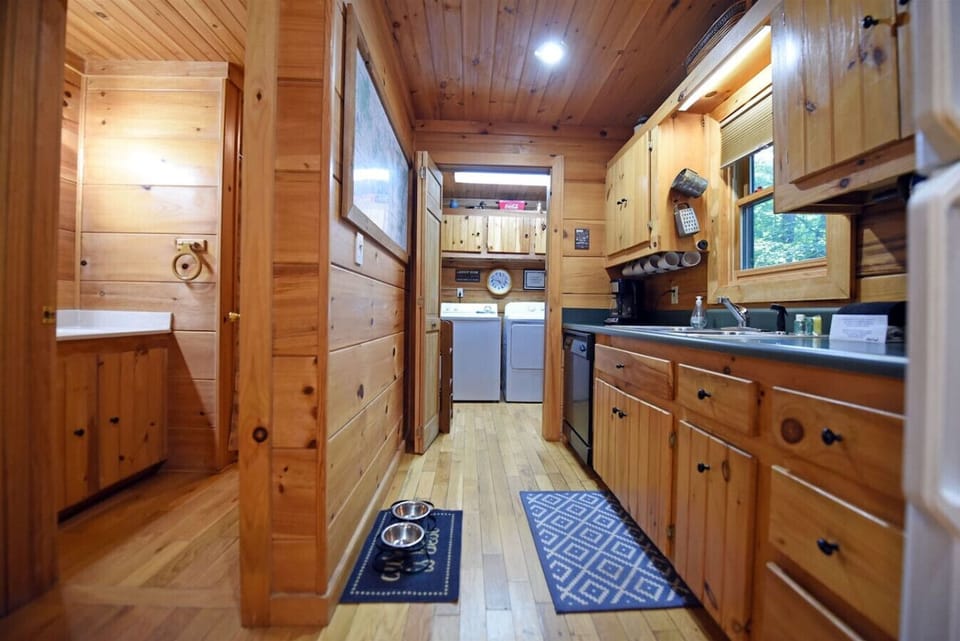 Pet Friendly, Creekfront Cabin Rental in Blue Ridge GA with Hot Tub