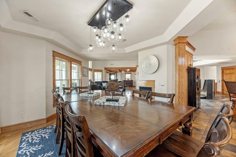 SH71: Savannah Dawn | Top Level Dining Area
