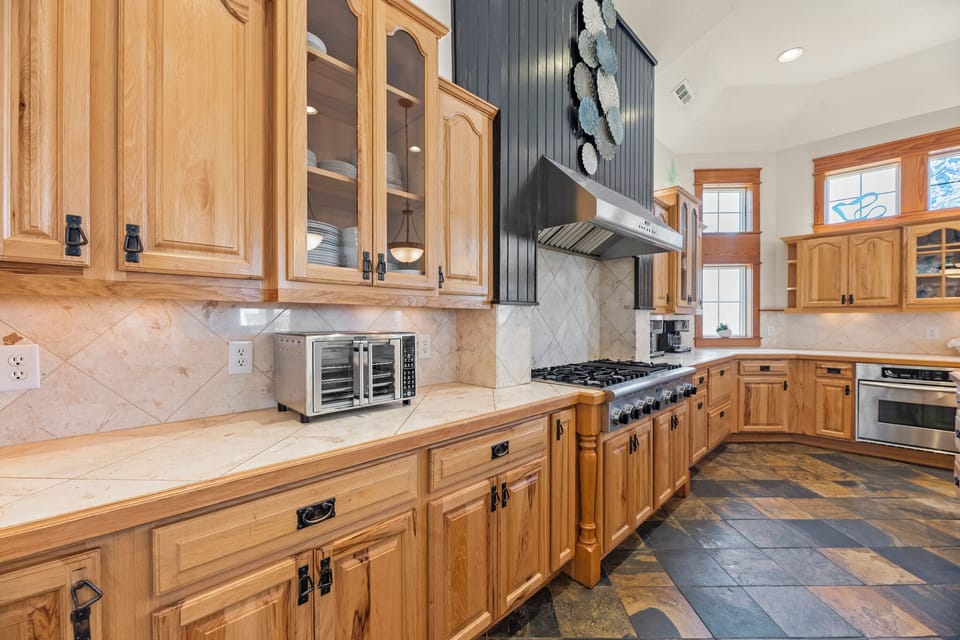SH71: Savannah Dawn | Top Level Kitchen