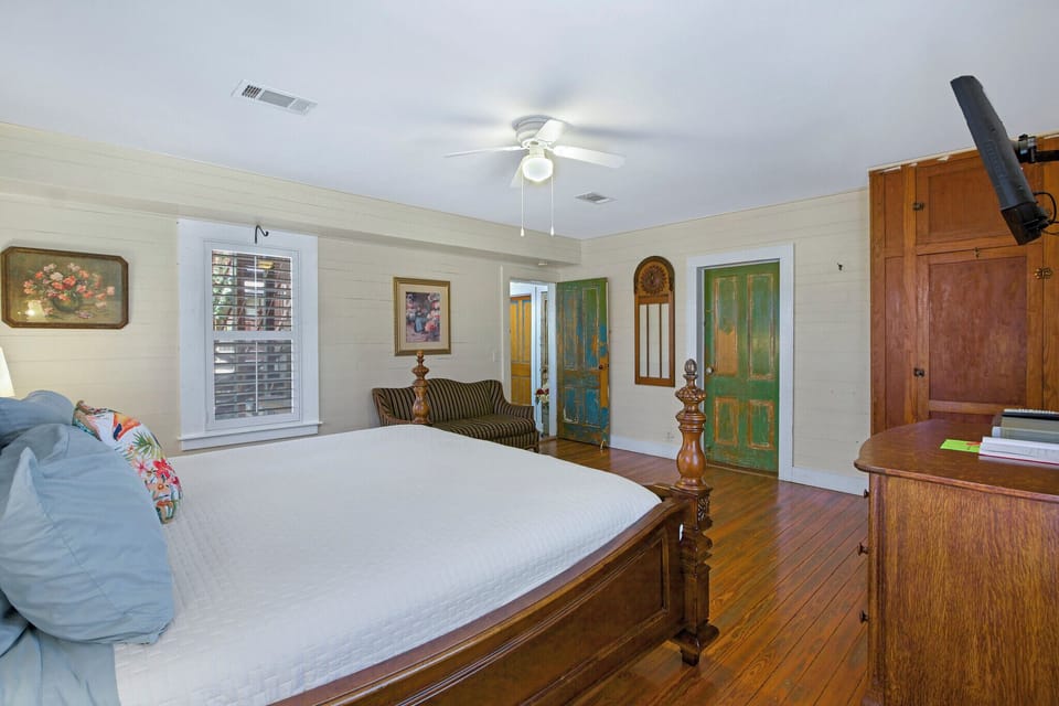 Alternate view looking from the bed back toward the entry door to the bedroom.