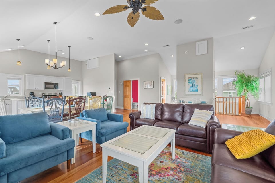 Surf or Sound Realty - 1138 - The Parrot Head Inn - Great Room -4