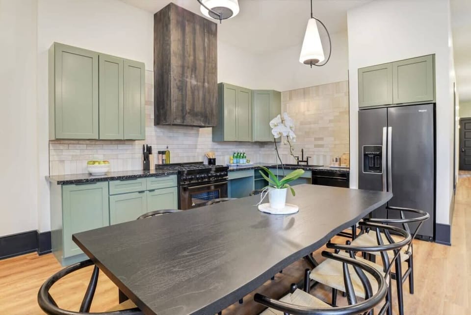 Open Concept Kitchen | Fully Equipped Kitchen | Single-Level Layout 