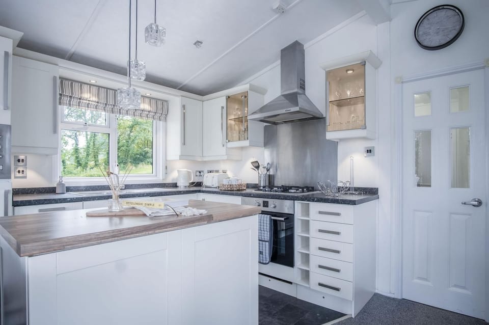 1 Manor Lodge - 3 Bedroom Lodge - Pendine (16725)