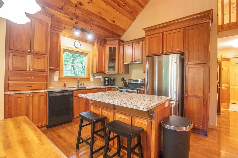 Eat In Kitchen with Modern Appliances