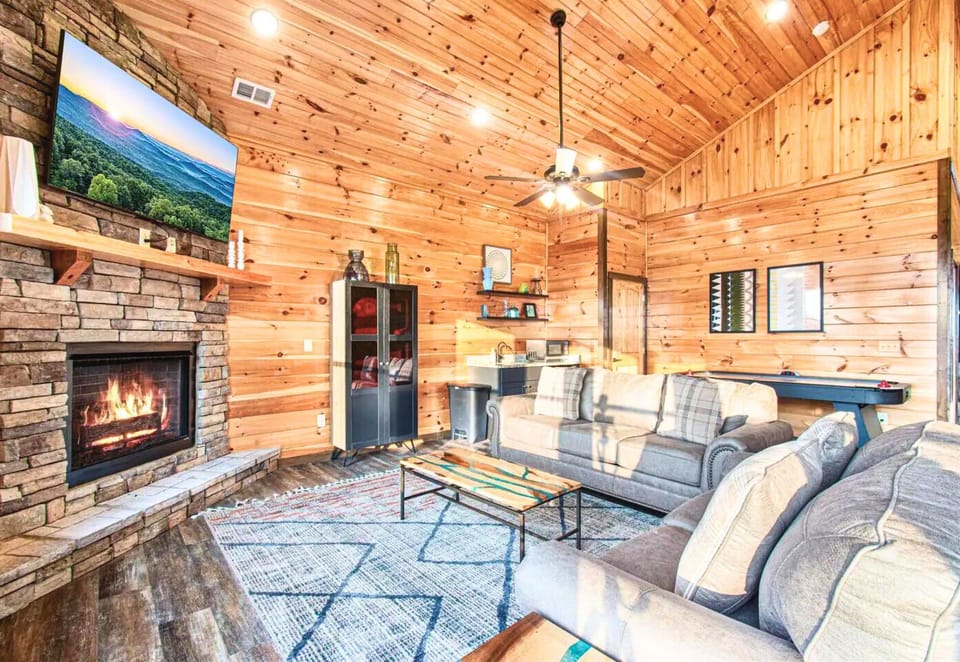 Tall Ceilings and a Rustic Vibe in the Upper Living Room, Lounge Area