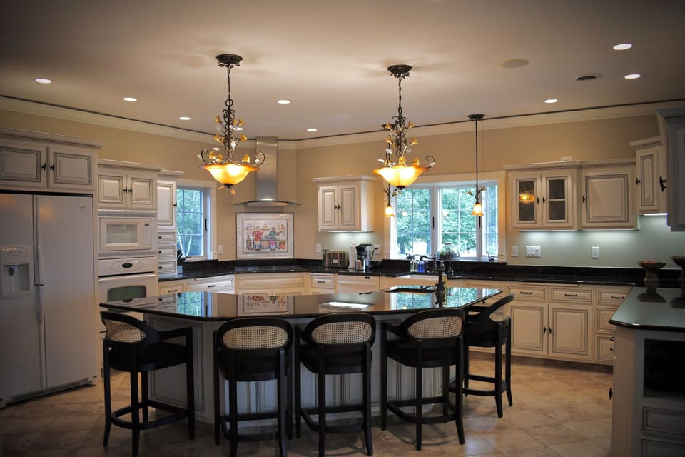 Gourmet kitchen. Dishwasher and all the cookware you need!