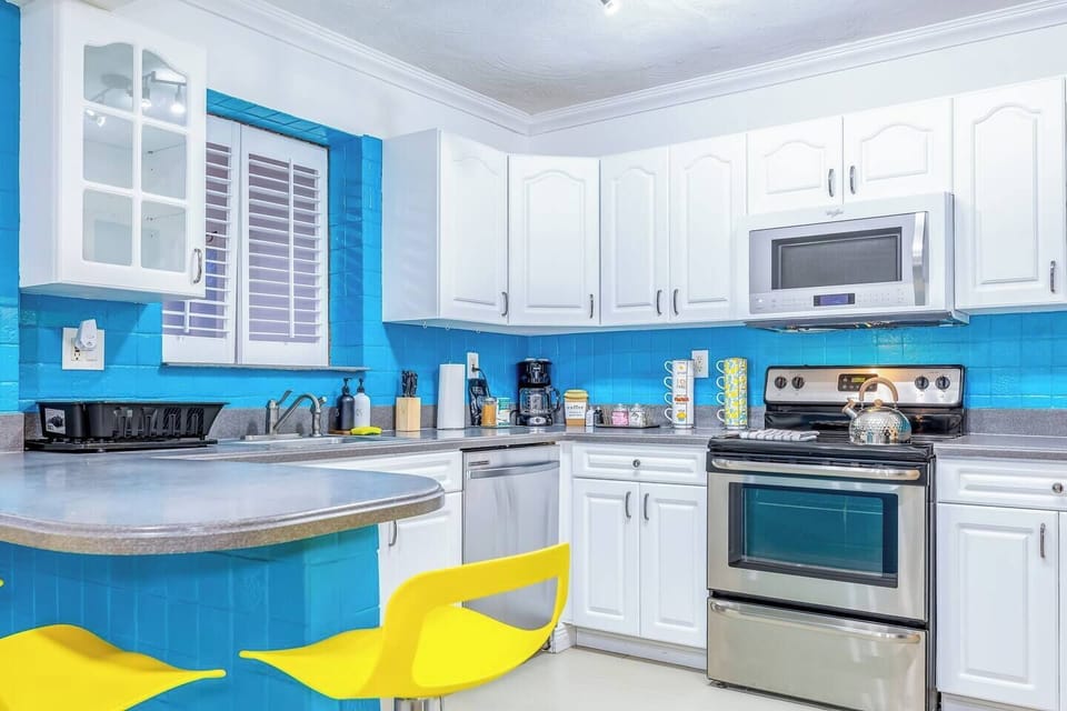 Explore the magic of home cooking in our culinary sanctuary. Our kitchen invites you to enjoy moments of connection and flavor in a cozy atmosphere.
