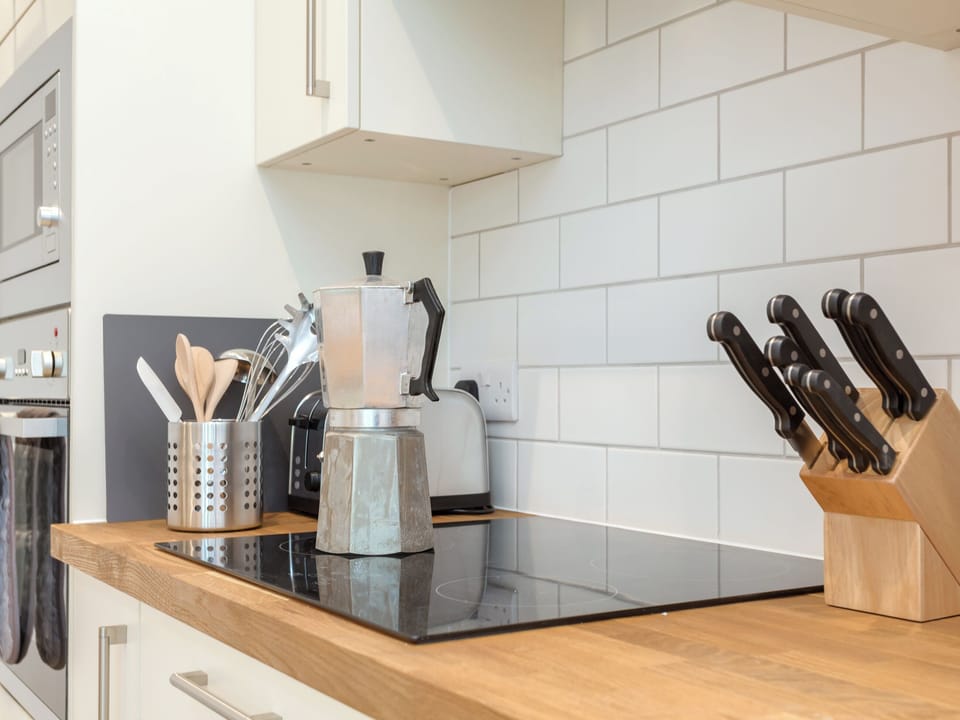 Well-equipped kitchen with built-in appliances | The Stables - Beauworth Cottages, Beauworth, near Alresford