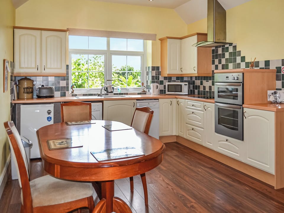 Kitchen/diner | The Old Farm Cottage, Louth
