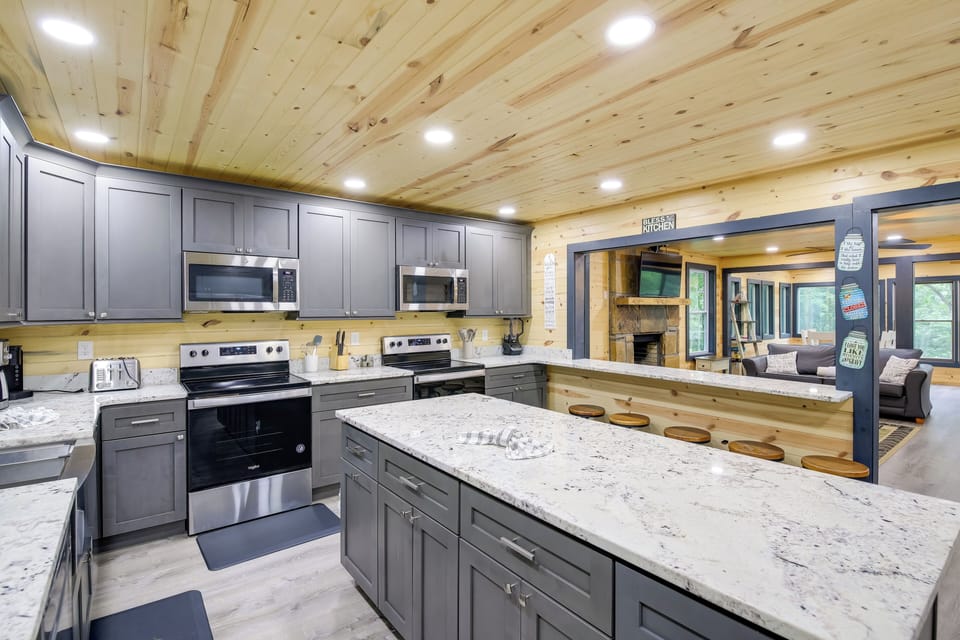 Kitchen | Main Floor | Double Appliances | Coffee Pot | Toaster | Blender