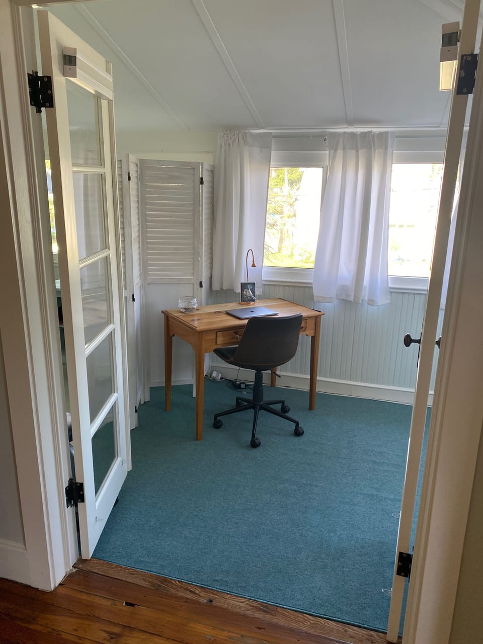 Office space in air-conditioned sunroom