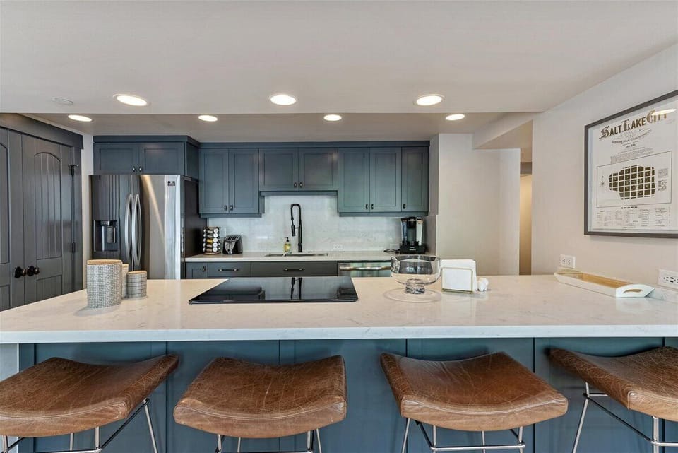 Kitchen, stainless steel appliances, quartz countertops, breakfast bar