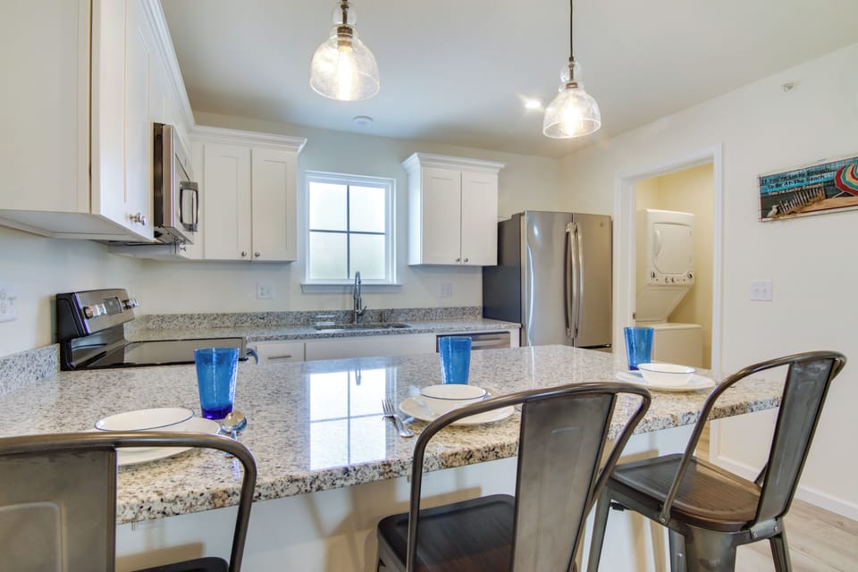 Kitchen | Dishware & Flatware | Toaster