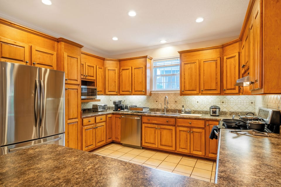 Fully stocked Chef's kitchen | Double range oven | Toaster oven | Crock pot