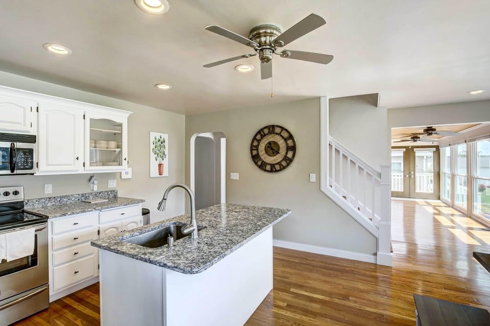 11 - Kitchen