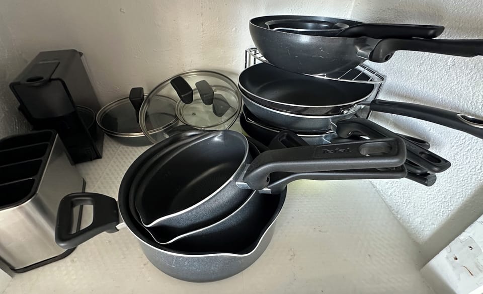 Full set of cookware