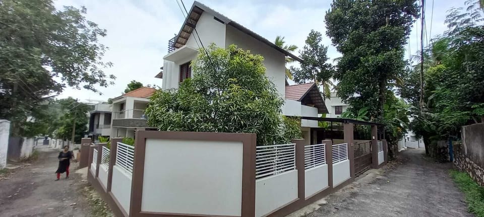Eka Street View