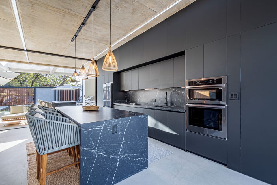 Modern fully equipped kitchen with plenty of counter space, perfect for preparing meals during your Tamarindo vacation rental stay. Enjoy cooking while staying close to the beach and local attractions.