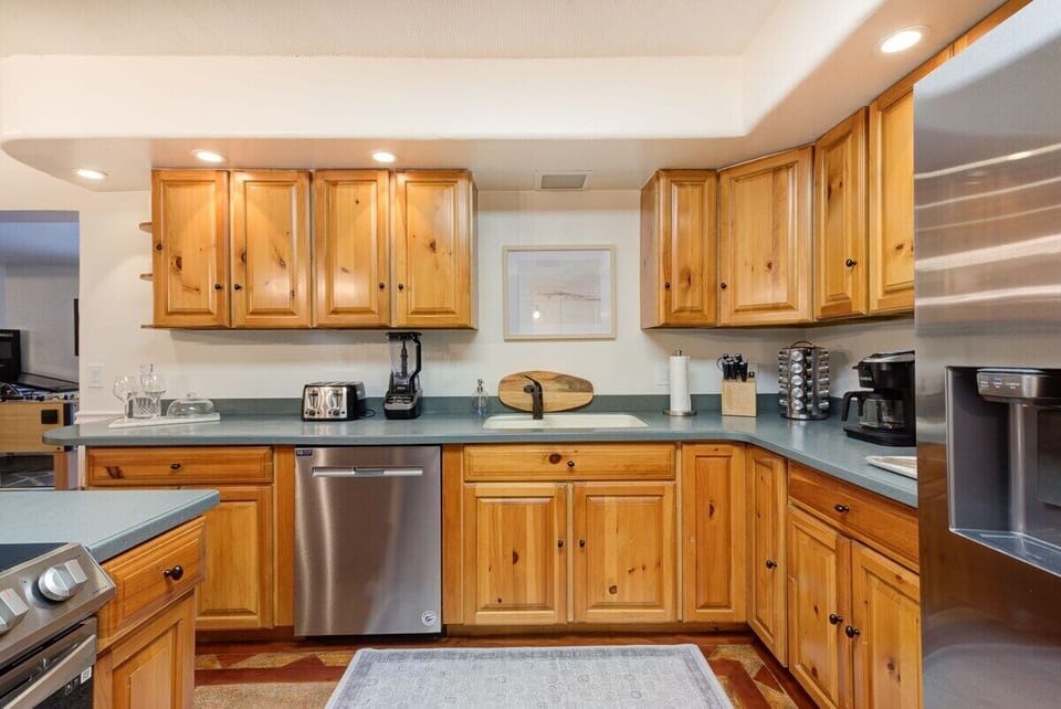 From slicing to sautéing, our fully equipped kitchen is your canvas for culinary exploration, providing everything you need to craft delectable dishes