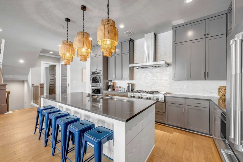 Breakfast Bar Seating for 5