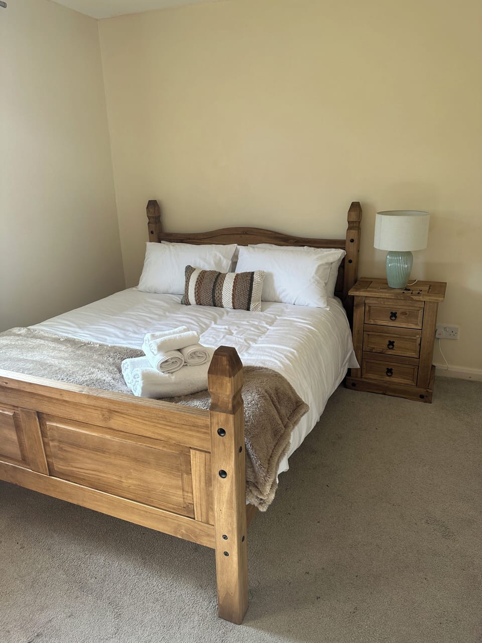 Double bedroom with king size bed.