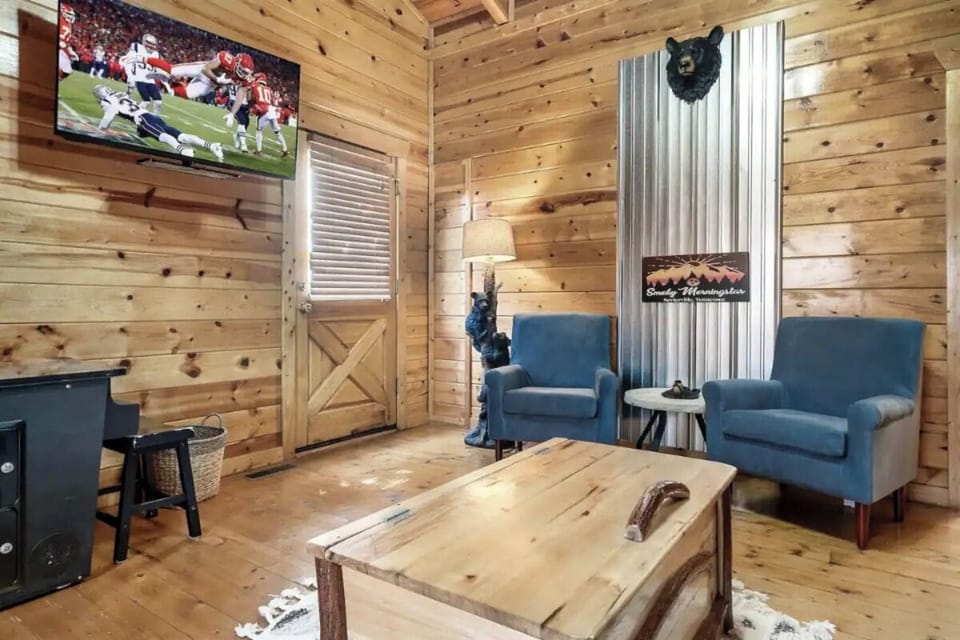 Smoky Morningstar's game room and lounge