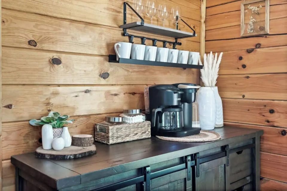 Smoky Morningstar's fully equipped kitchen