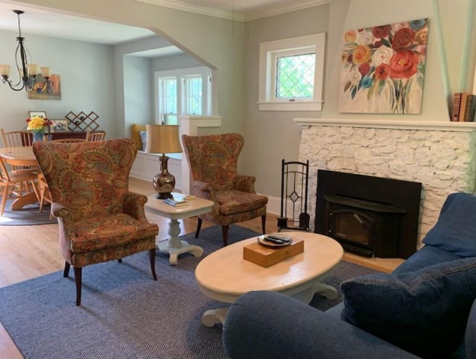 Step in from outside to the comfortable warm space. 