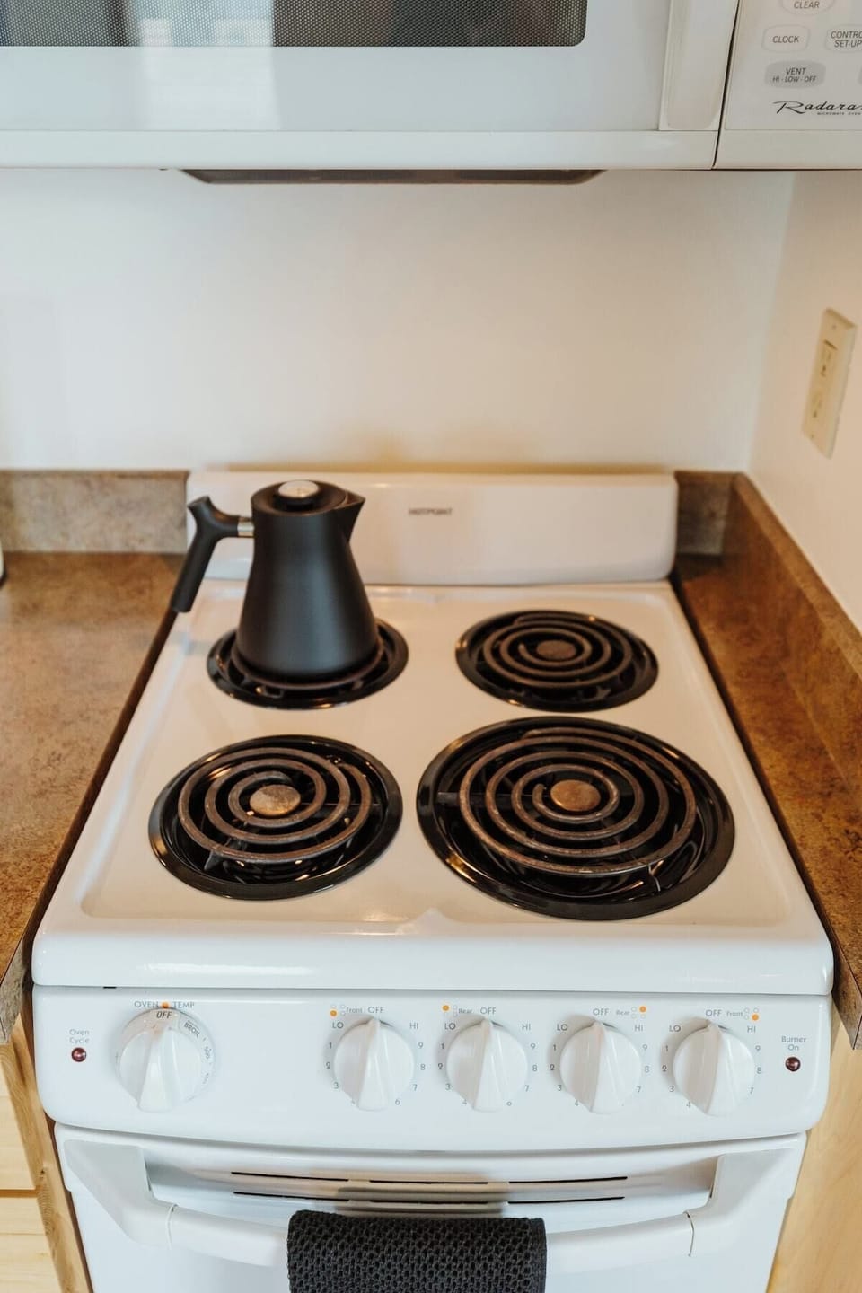[Kitchen] Cooking is convenient with our 4-burner range and oven.