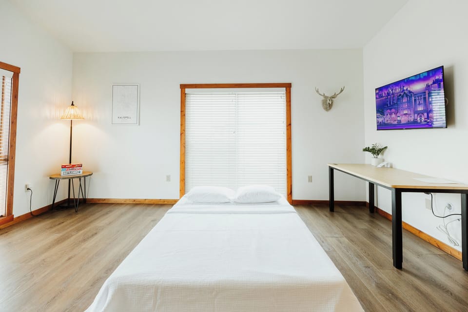 [Living area] Our comfortable couch converts into a queen bed to accommodate up to two extra people. 