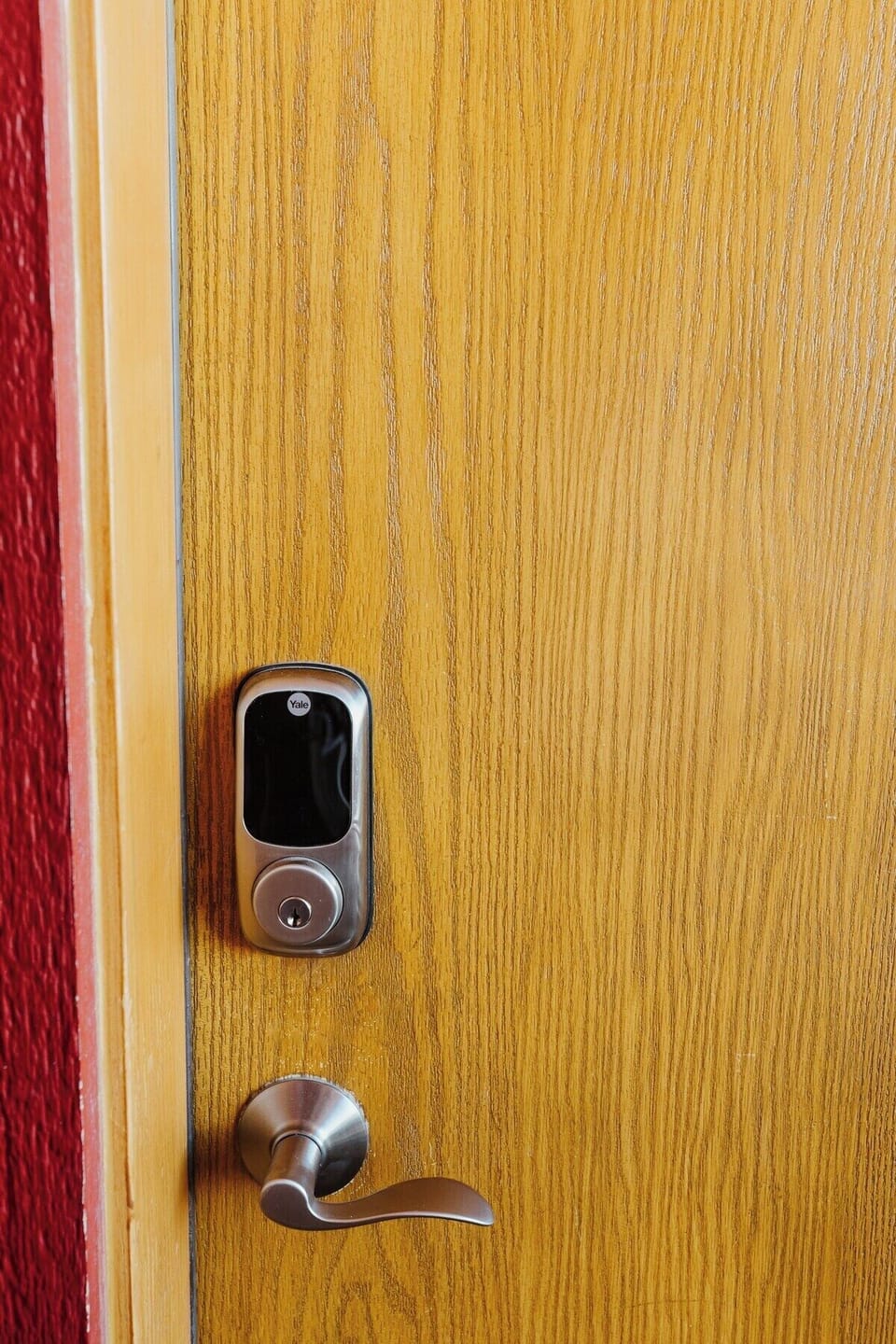 [Entrance] Self check-in is a breeze with our smart lock and unique entry code