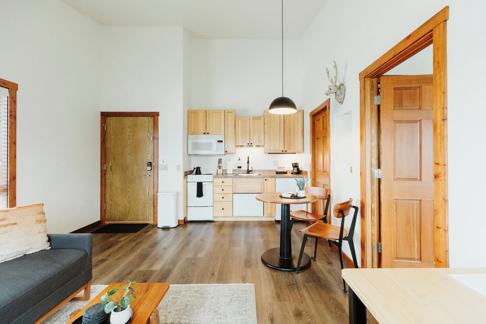 [Kitchen] The full kitchen is equipped with everything that you need to cook a complete meal, including a mini fridge, range/oven, and dishwasher drawer.