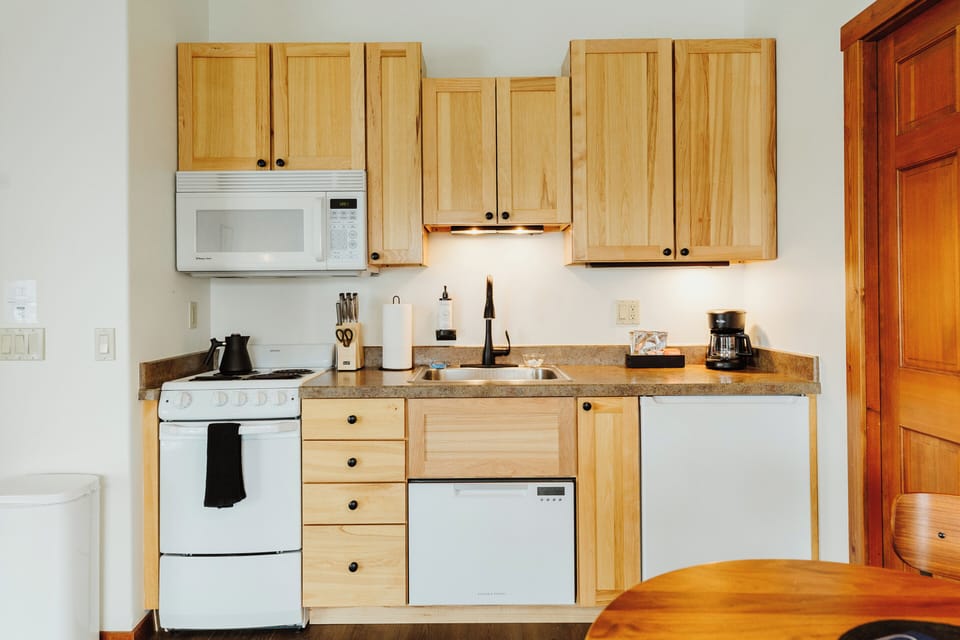 [Full kitchen] "The little dishwasher was such a great amenity!"