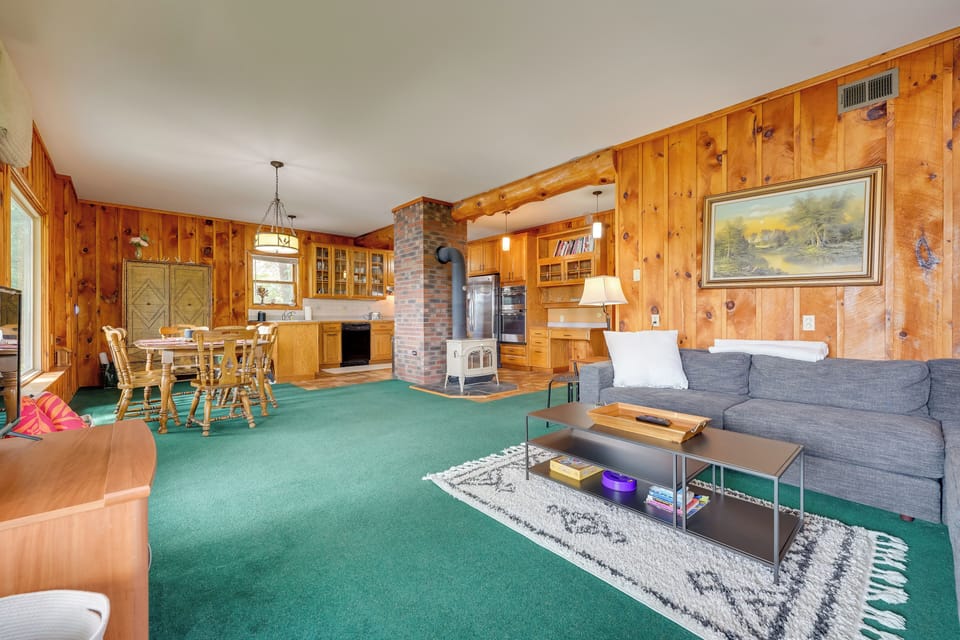 Living Room | Expansive Lake Views | Free WiFi | Board Games