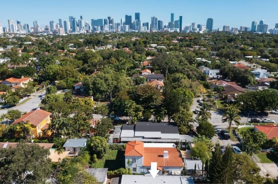 5 minutes to downtown and Brickell