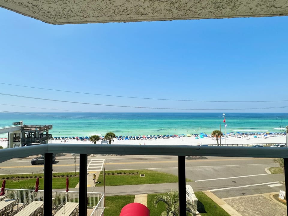 Have your morning cofee while enjoying the view!