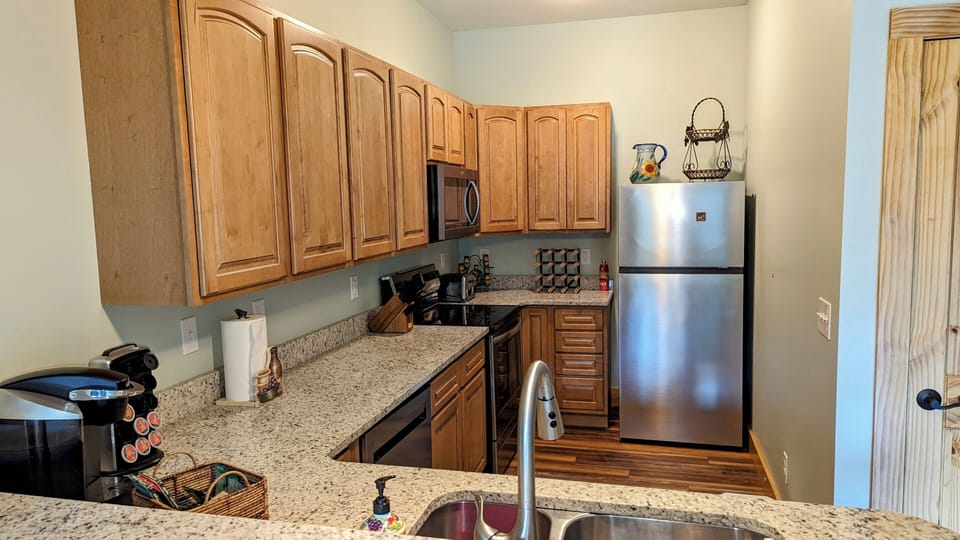 Full Kitchen. 