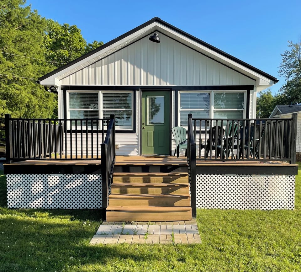 Front of the house and deck, facing the lake