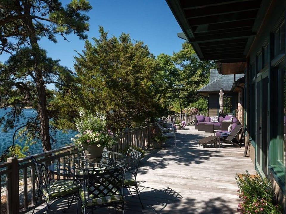 Front deck facing River perfect for relaxing, reading or al fresco dining.