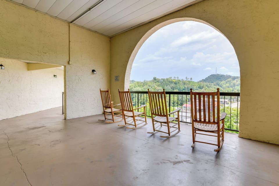 Community Amenities | Seating Area