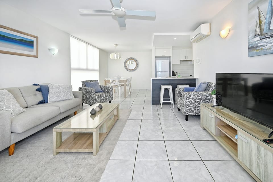 Room to relax, with oceans views and a smart TV