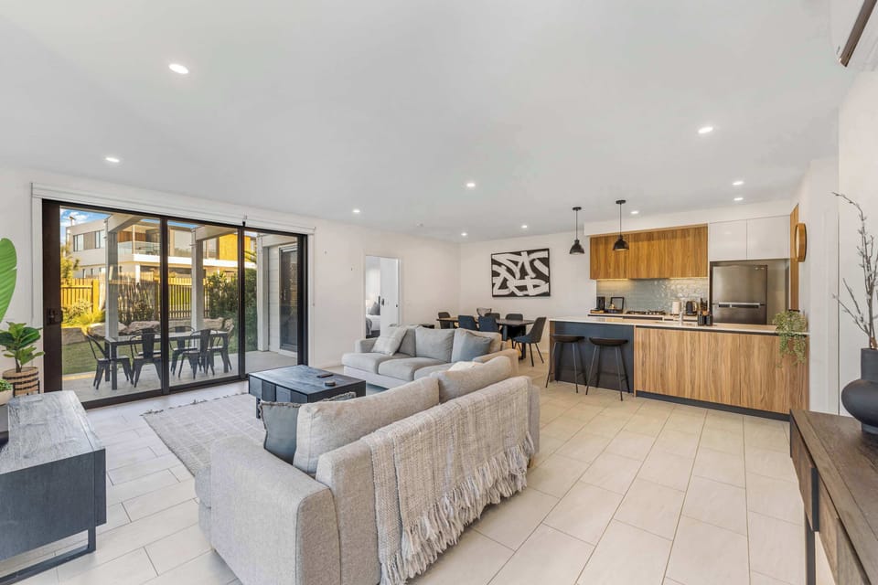 Open plan living, dining and kitchen space.