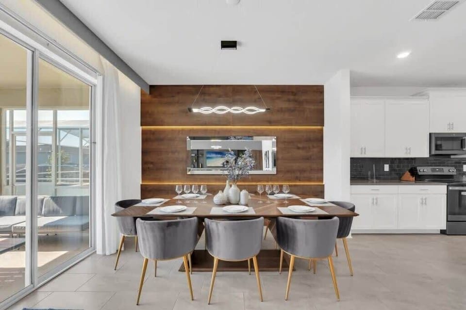 Whether you're enjoying breakfast before the parks or gathering for dinner, the dining room provides plenty of seating for your entire group to dine comfortably together.