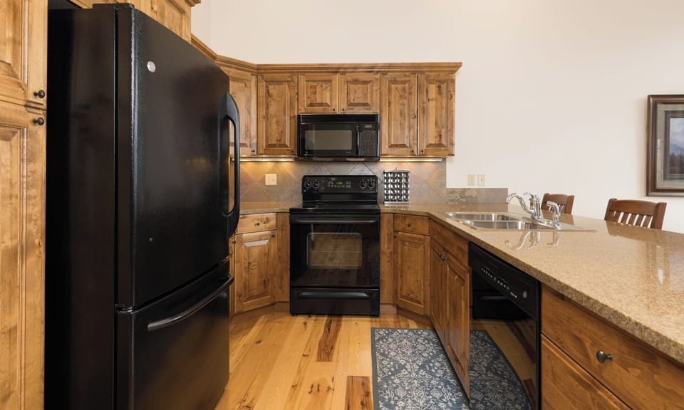 Alpenglow 22B kitchen3