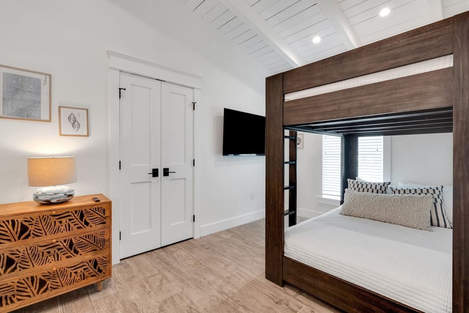 Fourth Bedroom, Full/Full Bunk