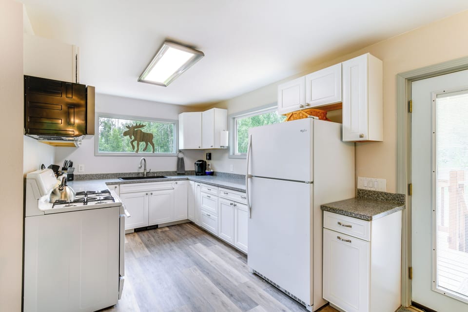 Kitchen | Dishwasher | Spices | Toaster