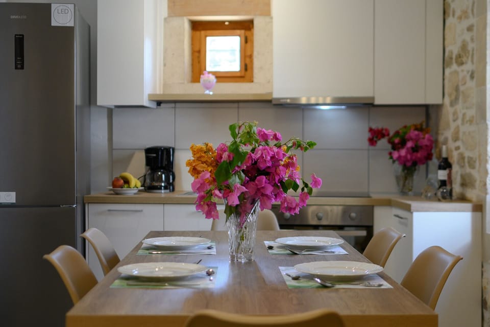 Beautiful villa, Private pool,Near tavern & minimarket,Maroulas,Rethymno,Crete